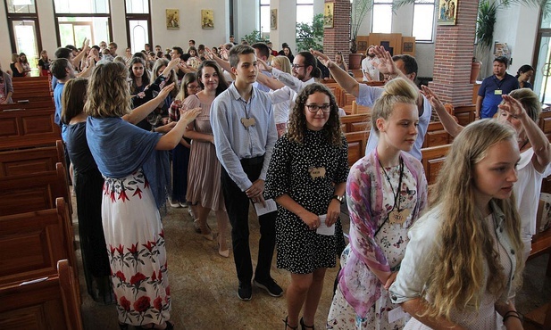 Podczas Godziny Misji i Odpowiedzialności oazowicze złożyli deklaracje Krucjaty Wyzwolenia Człowieka.
