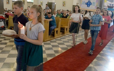 Do sanktuarium Matki Bożej Ostrobramskiej przybyło 8 oaz - 2 z gałęzi Domowego Kościoła oraz 6 dziecięcych i młodzieżowych.