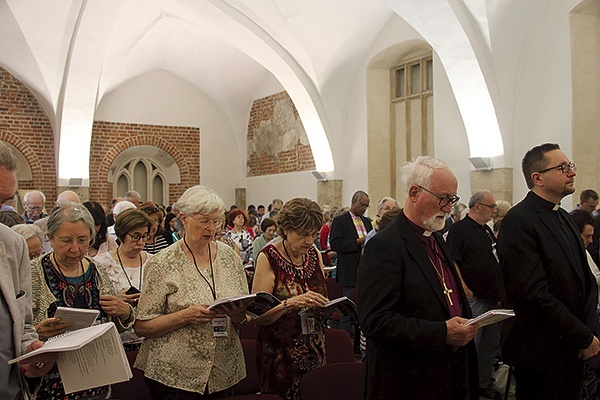 ▲	Uczestnicy brali udział w nabożeństwach protestanckich, katolickich i prawosławnych w różnych świątyniach.