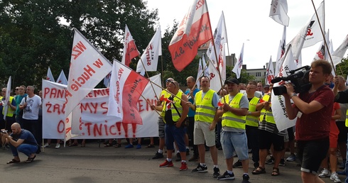 Katowice. Pikieta związkowców z Huty Pokój. Jest odpowiedź prezesa Węglokoksu