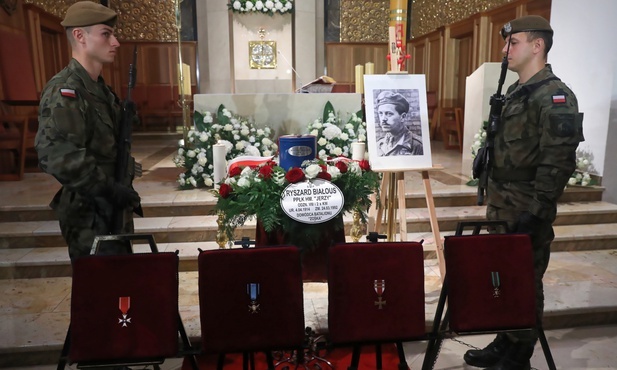 Ostatnie pożegnanie kpt. Ryszarda Białousa - dowódcy Batalionu "Zośka"