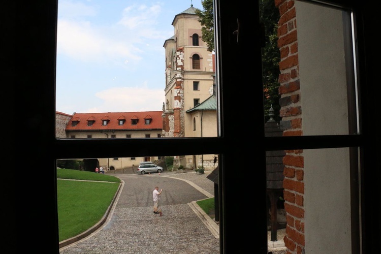 Tyniec. Prezentacja tajników konserwacji zabytków