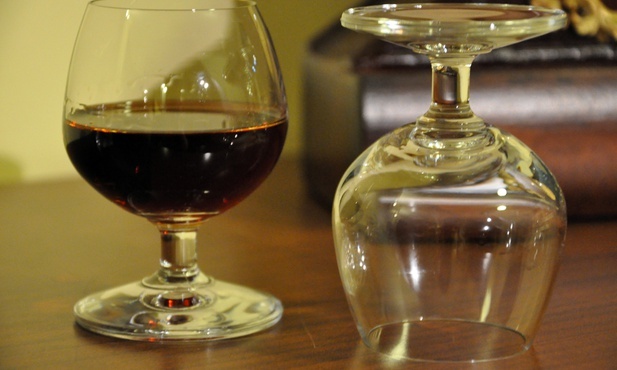 W Polsce przeszło 1 mln osób jest uzależnionych od alkoholu.
