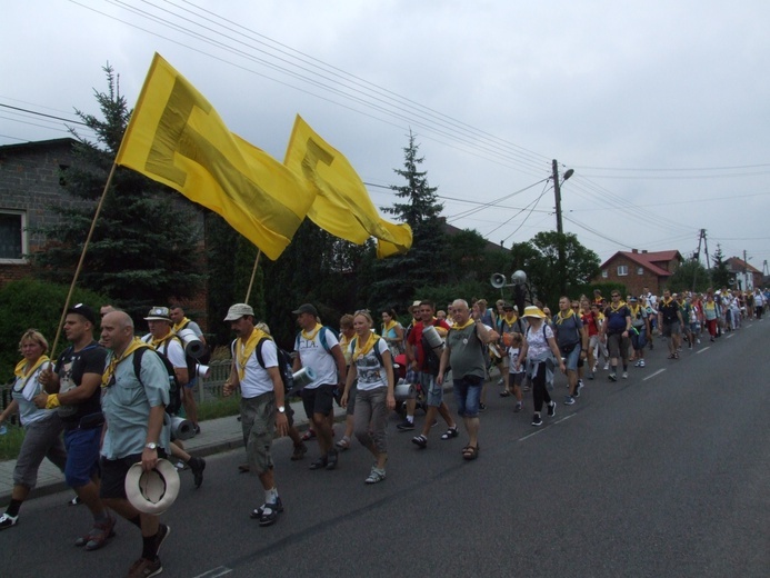 74 Piesza Rybnicka Pielgrzymka - przemarsz grup