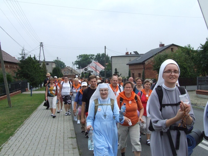 74 Piesza Rybnicka Pielgrzymka - przemarsz grup