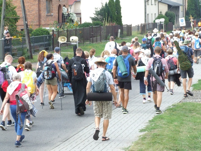 74 Piesza Rybnicka Pielgrzymka - przemarsz grup