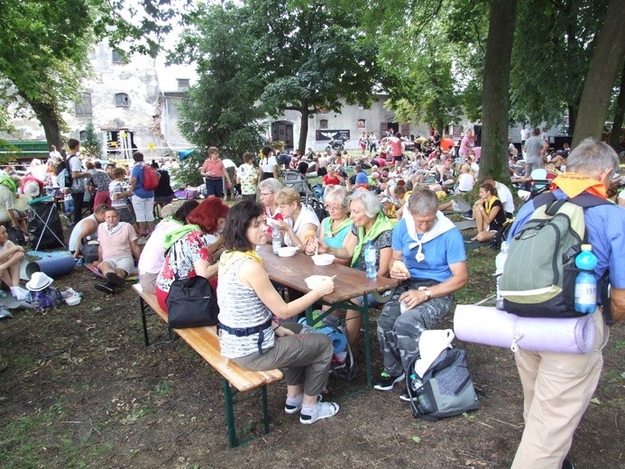 74 Rybnicka Pielgrzymka - odpoczynek w Wilczy