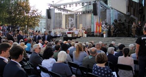 Uroczystości przed Pomnikiem Powstania Warszawskiego