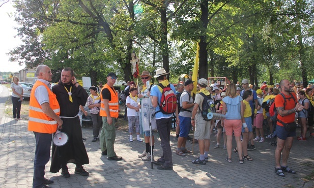 Pielgrzymka Rybnicka. Dzień drugi i postój w Górnikach