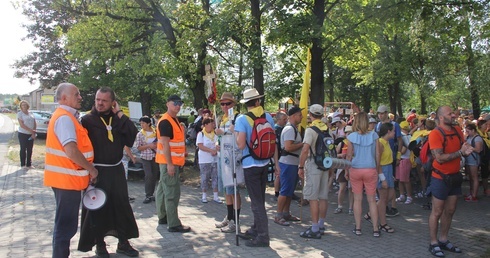 Pielgrzymka Rybnicka. Dzień drugi i postój w Górnikach