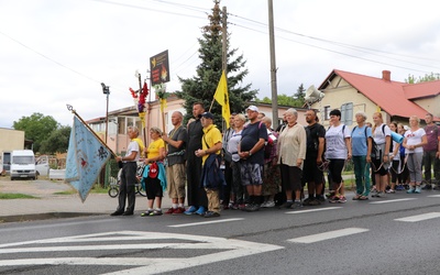 Minutą ciszy oraz odśpiewaniem hymnu narodowego pielgrzymi z Kaszub uczcili 75. rocznicę powstania warszawskiego.