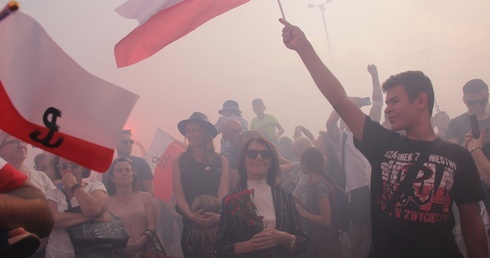 Minuta ciszy w Warszawie. W rocznicę wybuchu Powstania