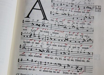 Niewielu modli się śpiewem