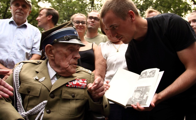 Zmarł najstarszy żołnierz WP, powstaniec warszawski płk Kazimierz Klimczak