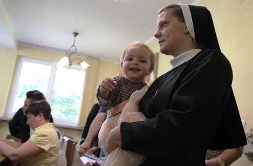 Powitanie sióstr nazaretanek w bielskim Domu Matki i Dziecka Caritas