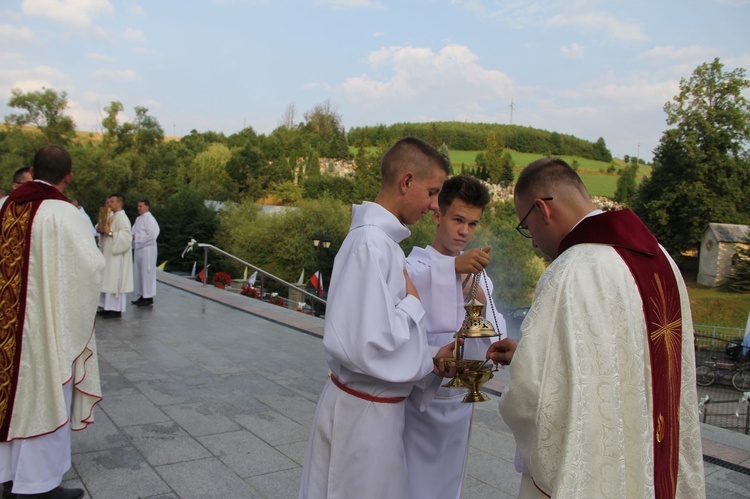 Krużlowa. Rozpoczęcie odpustu ku czci Przemienienia Pańskiego