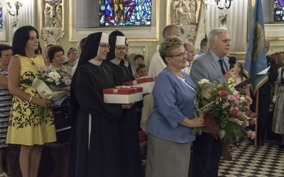 Tegoroczna Porcjunkula w Cieszynie była również okazją do podziękowań parafian za 40-lecie pracy misyjnej pochodzących z tej parafii bp. Tadeusza Zbigniewa Kusego i jego siostry Zofii.