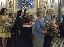 Tegoroczna Porcjunkula w Cieszynie była również okazją do podziękowań parafian za 40-lecie pracy misyjnej pochodzących z tej parafii bp. Tadeusza Zbigniewa Kusego i jego siostry Zofii.