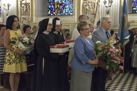 Tegoroczna Porcjunkula w Cieszynie była również okazją do podziękowań parafian za 40-lecie pracy misyjnej pochodzących z tej parafii bp. Tadeusza Zbigniewa Kusego i jego siostry Zofii.