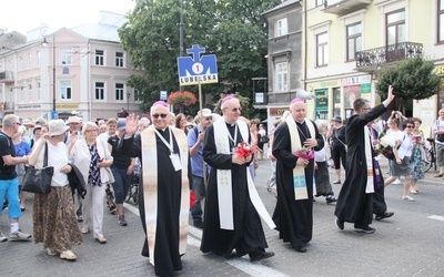 Pielgrzymów odprowadzali lubelscy biskupi.