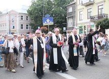 Pielgrzymów odprowadzali lubelscy biskupi.