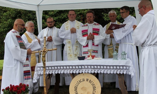 Aż sześciu kapłanów stanęło przy ołatrzu na Błatniej.