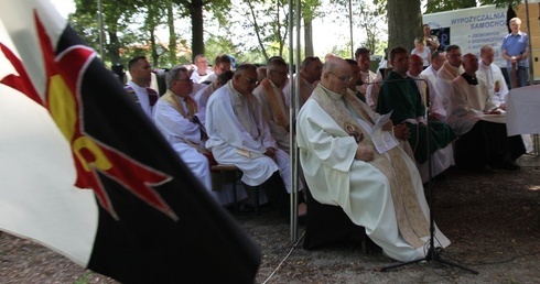 Orzech: Nie bądź żebrakiem na schodach własnego banku