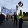 Uczestnicy marszu przed kościołem bł. Karoliny w Tarnowie.