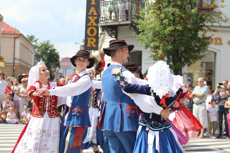 56. Tydzień Kultury Beskidzkiej - korowód na ulicach Żywca - 2019