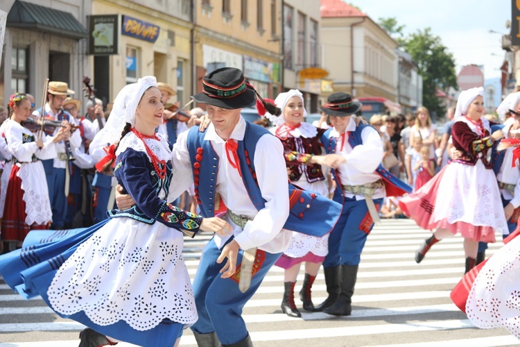 56. Tydzień Kultury Beskidzkiej - korowód na ulicach Żywca - 2019