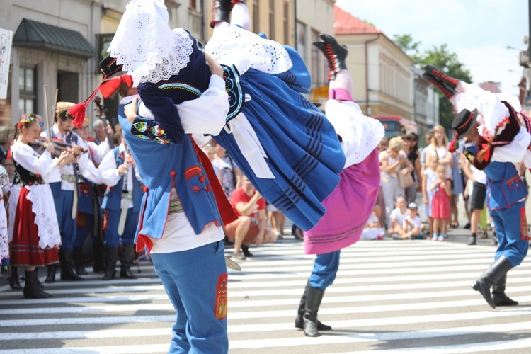 56. Tydzień Kultury Beskidzkiej - korowód na ulicach Żywca - 2019