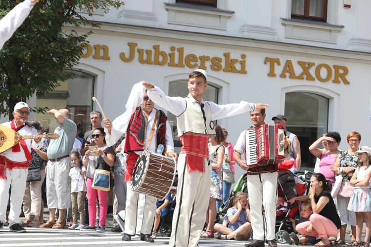 56. Tydzień Kultury Beskidzkiej - korowód na ulicach Żywca - 2019