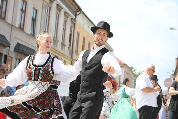 56. Tydzień Kultury Beskidzkiej - korowód na ulicach Żywca - 2019