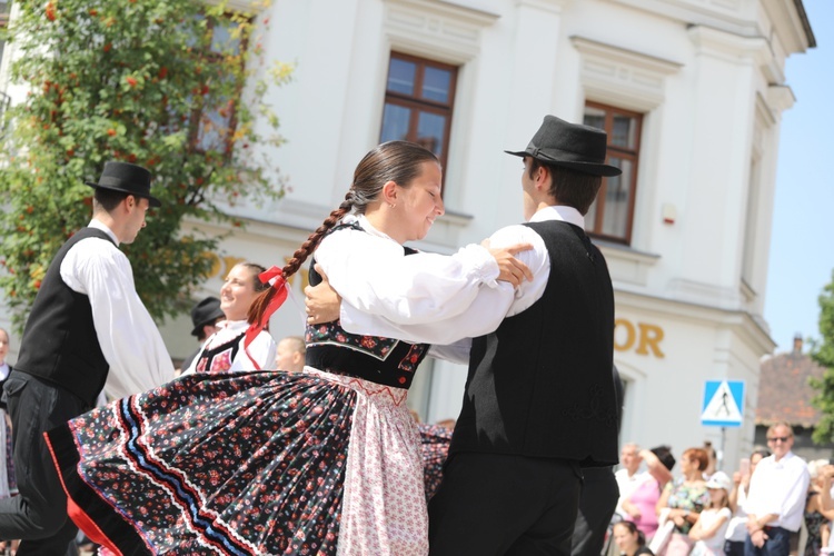 56. Tydzień Kultury Beskidzkiej - korowód na ulicach Żywca - 2019