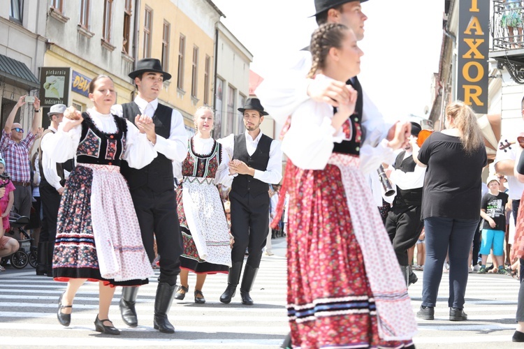 56. Tydzień Kultury Beskidzkiej - korowód na ulicach Żywca - 2019