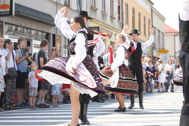 56. Tydzień Kultury Beskidzkiej - korowód na ulicach Żywca - 2019