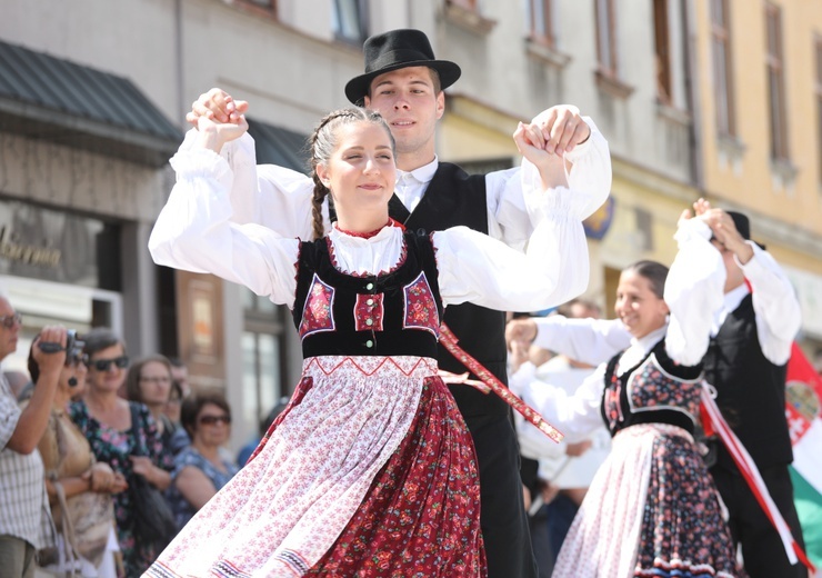 56. Tydzień Kultury Beskidzkiej - korowód na ulicach Żywca - 2019