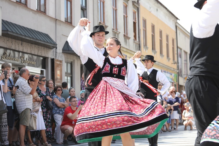 56. Tydzień Kultury Beskidzkiej - korowód na ulicach Żywca - 2019