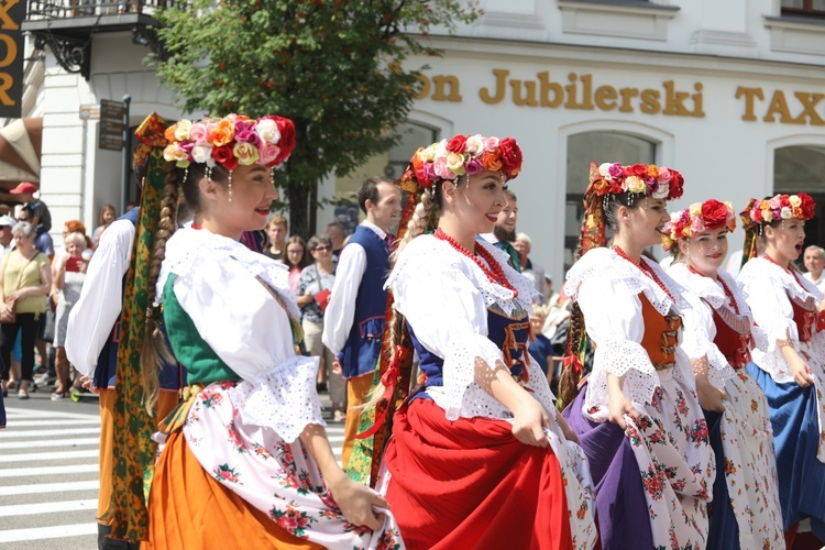 56. Tydzień Kultury Beskidzkiej - korowód na ulicach Żywca - 2019