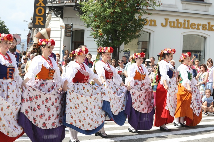 56. Tydzień Kultury Beskidzkiej - korowód na ulicach Żywca - 2019