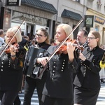 56. Tydzień Kultury Beskidzkiej - korowód na ulicach Żywca - 2019