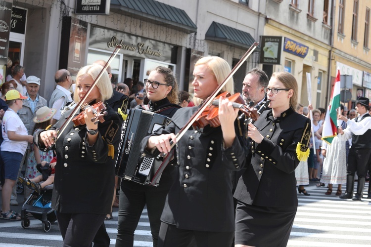 56. Tydzień Kultury Beskidzkiej - korowód na ulicach Żywca - 2019