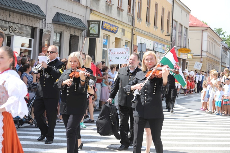 56. Tydzień Kultury Beskidzkiej - korowód na ulicach Żywca - 2019