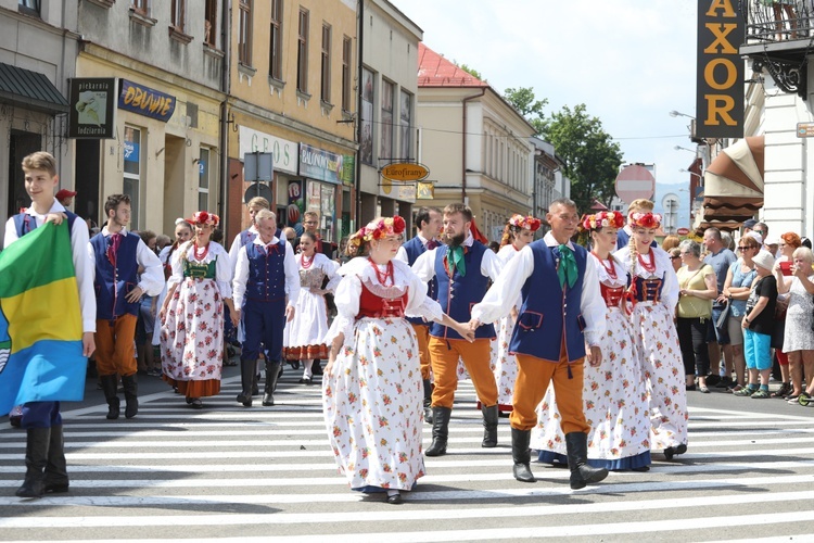 56. Tydzień Kultury Beskidzkiej - korowód na ulicach Żywca - 2019