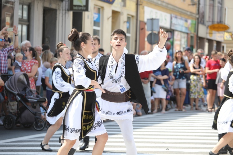 56. Tydzień Kultury Beskidzkiej - korowód na ulicach Żywca - 2019