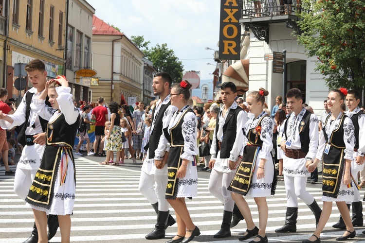 56. Tydzień Kultury Beskidzkiej - korowód na ulicach Żywca - 2019