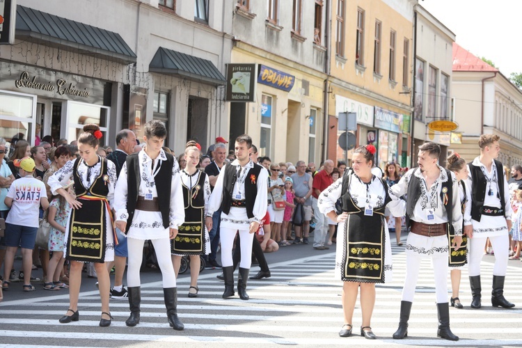 56. Tydzień Kultury Beskidzkiej - korowód na ulicach Żywca - 2019