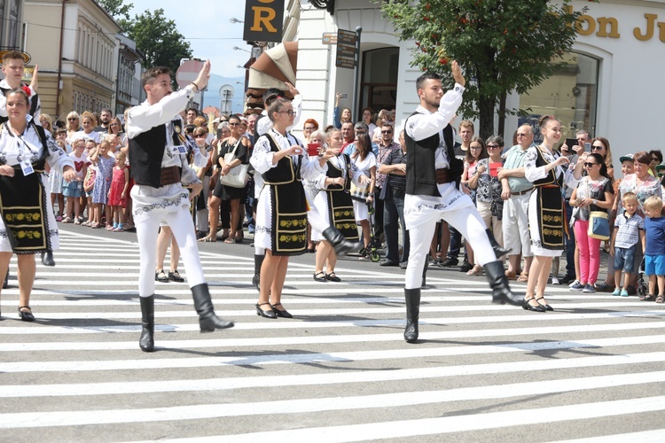 56. Tydzień Kultury Beskidzkiej - korowód na ulicach Żywca - 2019