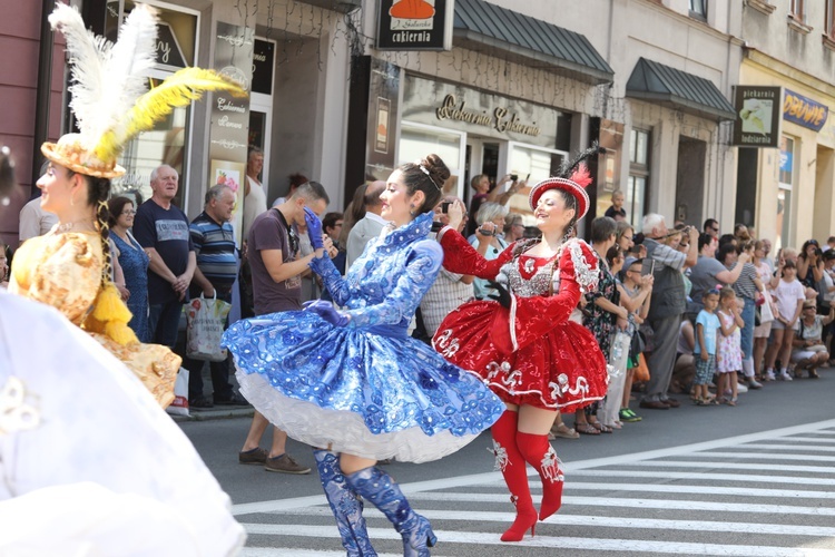 56. Tydzień Kultury Beskidzkiej - korowód na ulicach Żywca - 2019