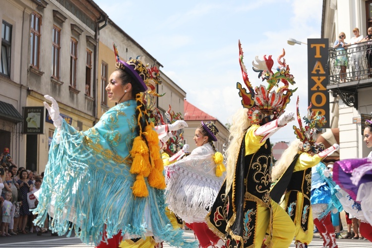 56. Tydzień Kultury Beskidzkiej - korowód na ulicach Żywca - 2019